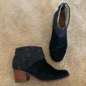 Toms gray and black lacy ankle boot size 8